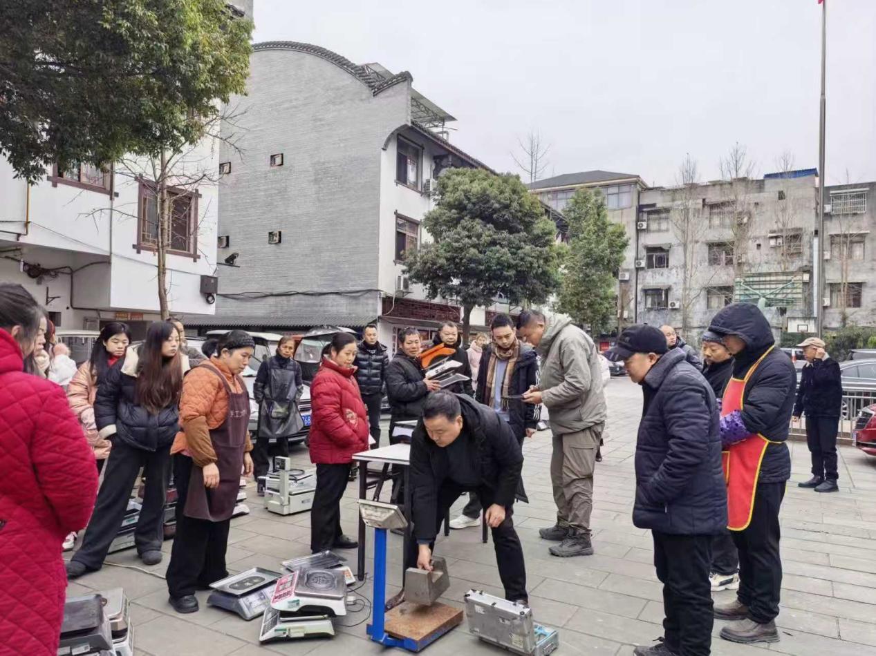 計量護航,消費無憂!成都市雙流區黃龍溪市場監管所精準守護古鎮旅游市場公平